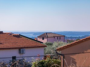 Ciel, Bâtiment, Jour, Propriété, Plante, Fenêtre, Bleu Azur, Maison, Bois