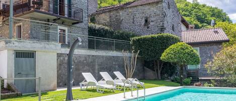 Water, Plant, Sky, Cloud, Building, Property, Window, Azure, Swimming Pool, Architecture