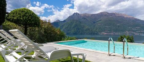 L'Eau, Nuage, Ciel, Piscine, Montagne, Vert, Plante, Paysage Naturel, Mobilier De Jardin, Arbre