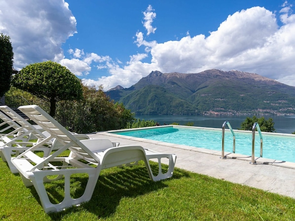 Agua, Nube, Cielo, Piscina, Montaña, Verde, Planta, Paisaje Natural, Mueble Para Exteriores, Árbol