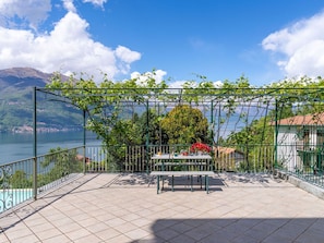 Cloud, Sky, Plant, Water, Shade, Outdoor Bench, Outdoor Furniture, Urban Design, Public Space, Leisure