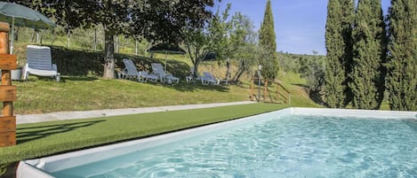 Agua, Cielo, Planta, Azur, Piscina, Rectángulo, Paisaje Natural, Árbol, Sombra, Ocio