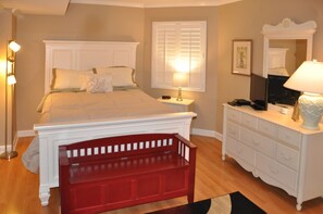 Verandas 1004 - vacation condo in Ocean Drive Beach, North Myrtle Beach | bedroom | Thomas Beach Vacations