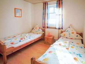 Ferienwohnung mit 65 qm und zwei Schlafzimmer-Schlafzimmer mit zwei Einzelbetten