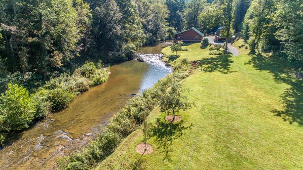 Welcome to the Cabin at Cranberry Mill, your Laurel Springs vacation cabin on the creek!