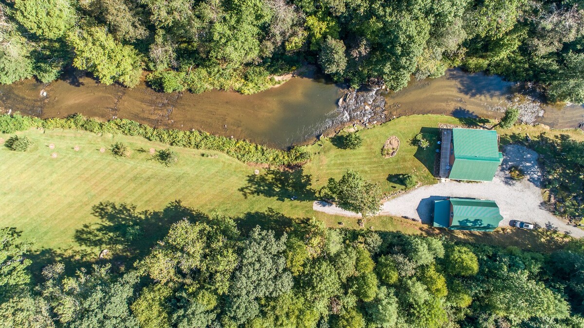 Cabin at Cranberry Mill – Private Creekfront Cabin in Laurel Springs