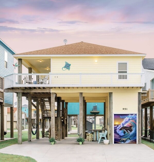 Large driveway for additional cars or a fishing boat.