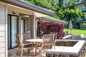 Lounge in luxury, sip something tropical, and let this endless view be your daily inspiration    KGV-21P3