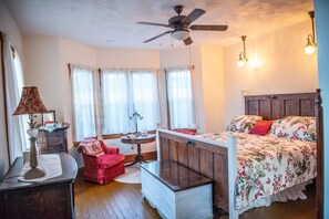 Delaine room - 1 King and 1 twin (trundle)