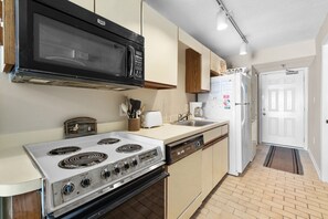 Fully equipped kitchen to help prepare meals for 6 guests.