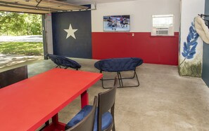 Garage hang-out with 55" TV.
