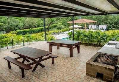 Hermosa finca con piscina ubicada en Sopetrán