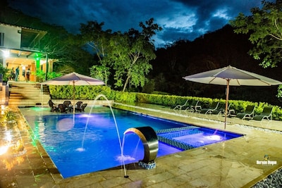 Hermosa finca con piscina ubicada en Sopetrán