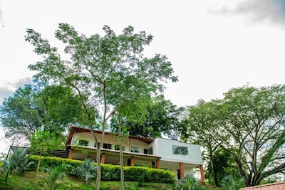 Hermosa finca con piscina ubicada en Sopetrán