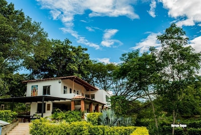 Hermosa finca con piscina ubicada en Sopetrán