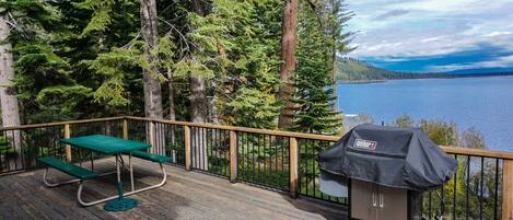 Gorgeous deck overlooking Fallen Leaf Lake