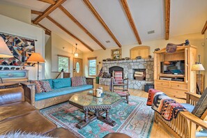 Living Room | Free WiFi