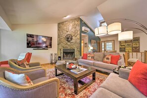 Living Room | Smart TV | Wood-Burning Fireplace