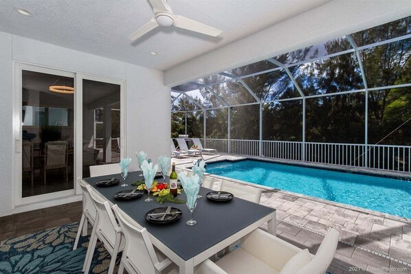 Covered Lanai for Outdoor Dining