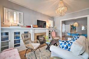 Living Room | Cable TV