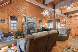 Double Loop ~ MAIN CABIN (TWO CABINS ON PROPERTY: MAIN CABIN AVAILABLE YEAR-ROUND AND SLEEPS 7 PEOPLE. ADDITIONAL CABIN AVAILABLE IN SUMMER ONLY AND SLEEPS ADDITIONAL 4 PEOPLE.)