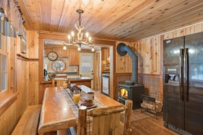 Double Loop ~ wood stove in kitchen in main cabin (please bring your own wood)