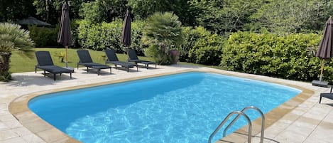 Piscine privée et sécurisée 8m x 4,5m