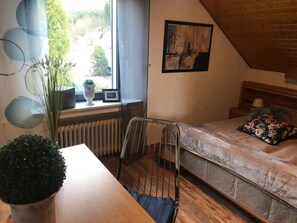 Wanderglück, 68qm, Balkon, 2 Schlafzimmer, max. 6 Personen-Haus Westfeld, Petra Meßbacher - Westfeld Sauerland - Wohnung Wanderglück