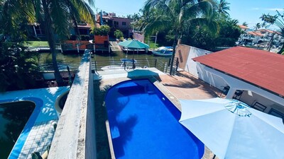 House on the canal private dock and pool