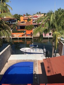 House on the canal private dock and pool