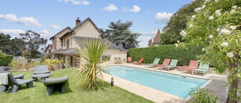 Piscine 8x4 chauffée et sécurisée sur un terrain de 500m2