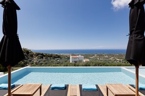 Panoramic views over the Cretan sea and the nearby countryside