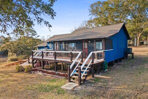 large back deck and screened in porch, great for relaxing