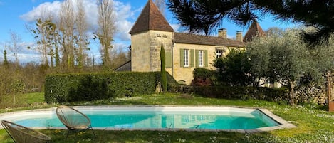 Piscine accessible du Moulin de la Bourgade