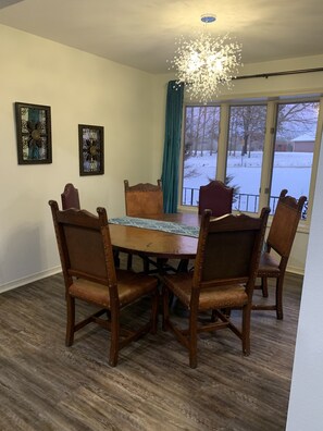 Dining room can seat 8