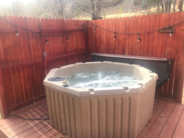 Outdoor spa tub