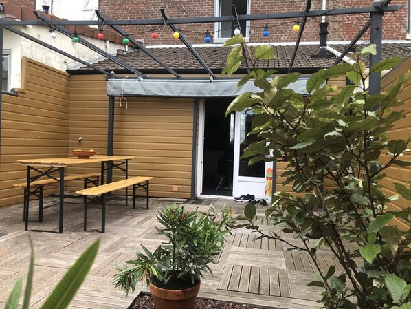 Outdoor dining