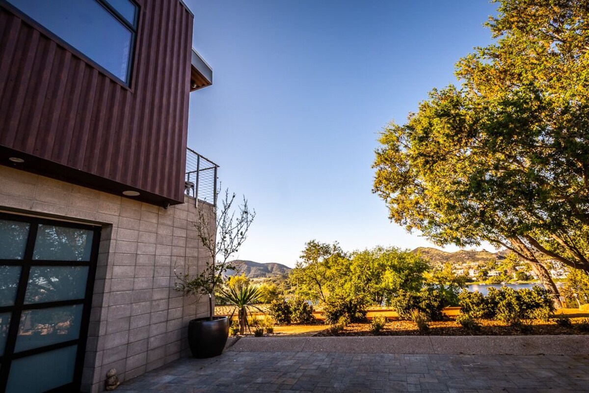 Lake Views & Luxury Loft Living @ Lake Sherwood