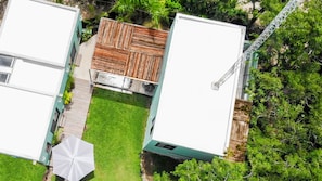 3 bedrooms splitted in 2 buildings conected by the jacuzzi. 100% Private.