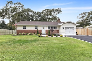 Our charming house is only 3 mile drive from the beach and I mile from town!