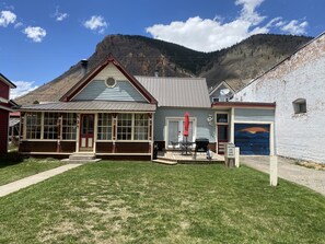 Great outdoor space! Deck, Grill and 80 ft drive way!