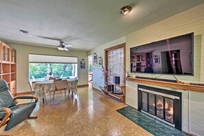 Main Living Space | Gas Fireplace | Smart TV w/ Roku