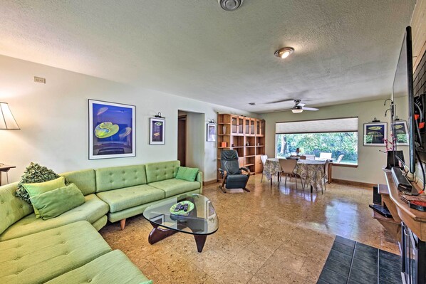 Glendale Vacation Rental | 2-Story Home | 4BR | 2BA | 1,800 Sq Ft