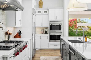 Fully equipped kitchen with high end appliances