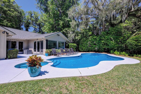 25 South Live Oak