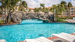 la-cabana-beach-resort-pool5.jpg