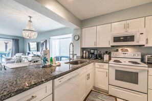 Fully stocked kitchen!