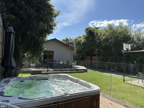 Outdoor spa tub
