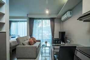 Surin beach studio with pool and gym- 214 (6027)