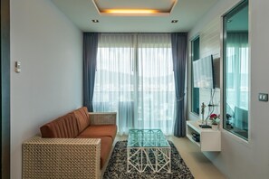 ET703 - Patong sea view apartment in a quiet area (2531)